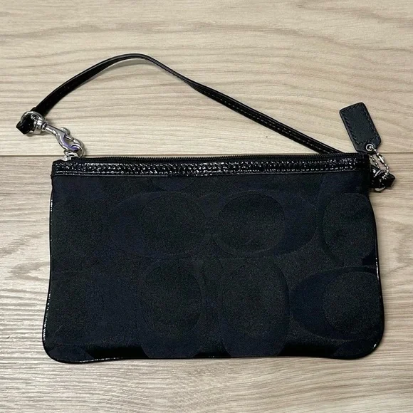 LIKE NEW Coach Vintage Signature Monogram Floral Appliqué Wristlet Clutch - Picture 3 of 5